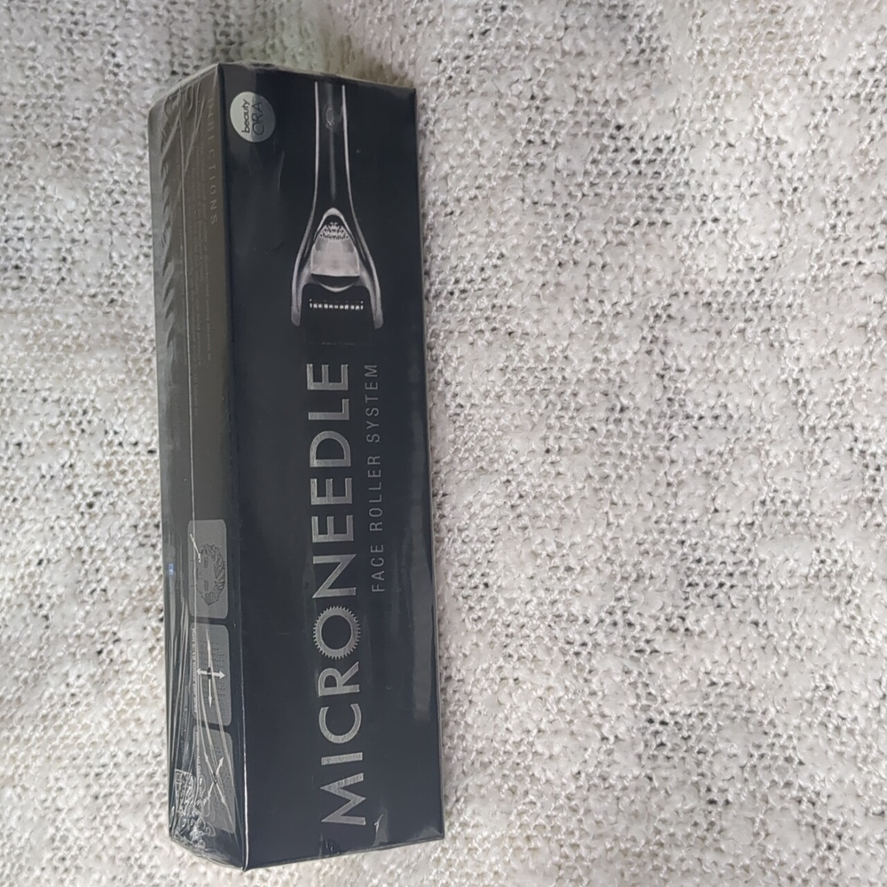Beauty by ORA Silver Deluxe Microneedle Roller (0.25mm), One Skincare Tool - Picture 10 of 13